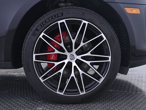 Used 2023 Porsche Macan S AWD/4WD image 14