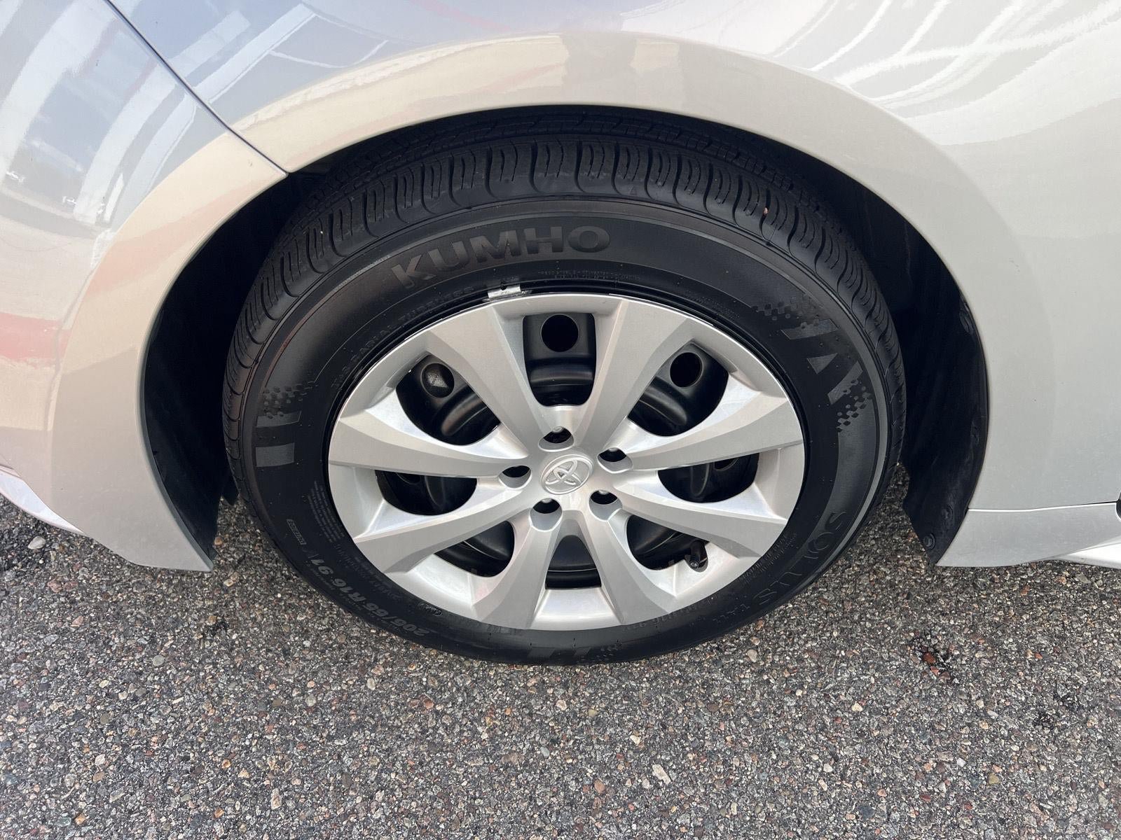 Used 2025 Toyota Corolla LE FWD image 9