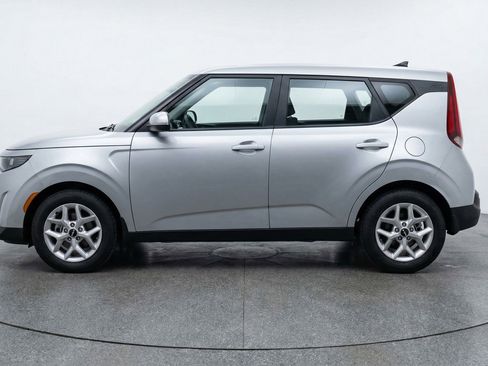Used 2025 Kia Soul LX w/ LX Technology Package image 3