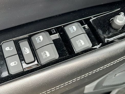 Used 2024 Jeep Wagoneer Series II image 12