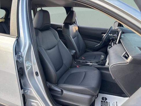 Used 2022 Toyota Corolla Cross XLE image 39