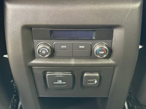 Used 2023 Chevrolet Traverse LT w/ LT Premium Package AWD/4WD image 24