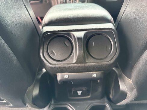 Certified 2021 Jeep Gladiator Rubicon AWD/4WD image 19