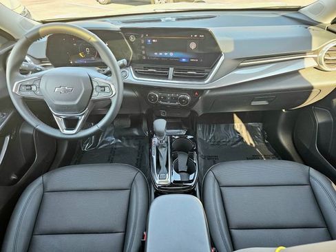 Used 2025 Chevrolet Trax ACTIV w/ Sunroof Package image 27