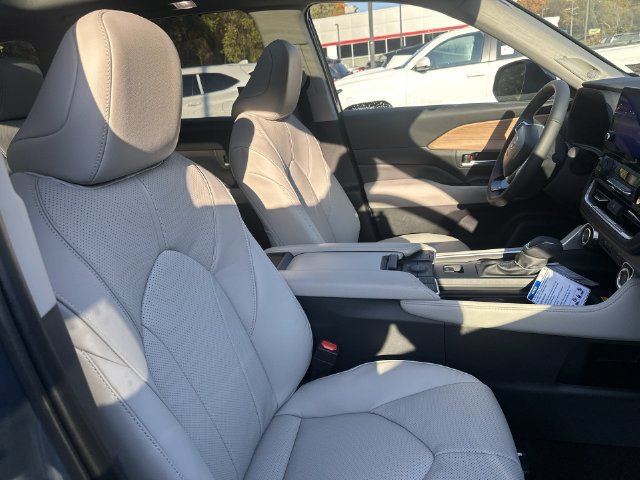 New 2026 Toyota Grand Highlander AWD image 36