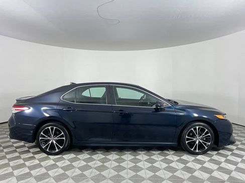 Used 2020 Toyota Camry SE w/ Carpet Mat Package FWD image 2