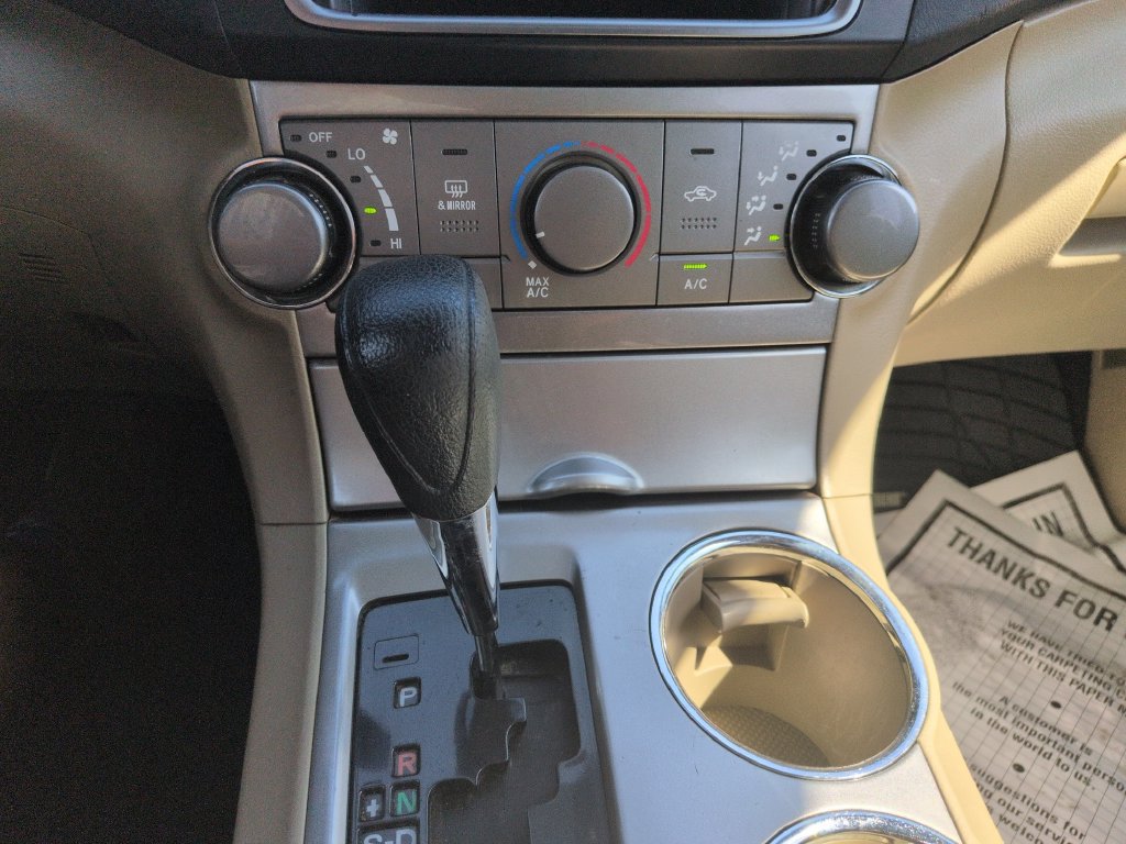 Used 2013 Toyota Highlander FWD w/ Cold Weather Pkg image 18