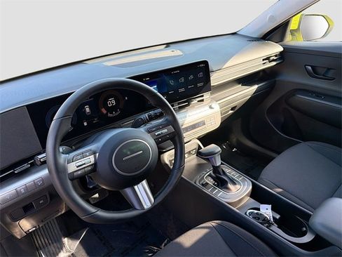 Certified 2025 Hyundai Kona SEL image 9