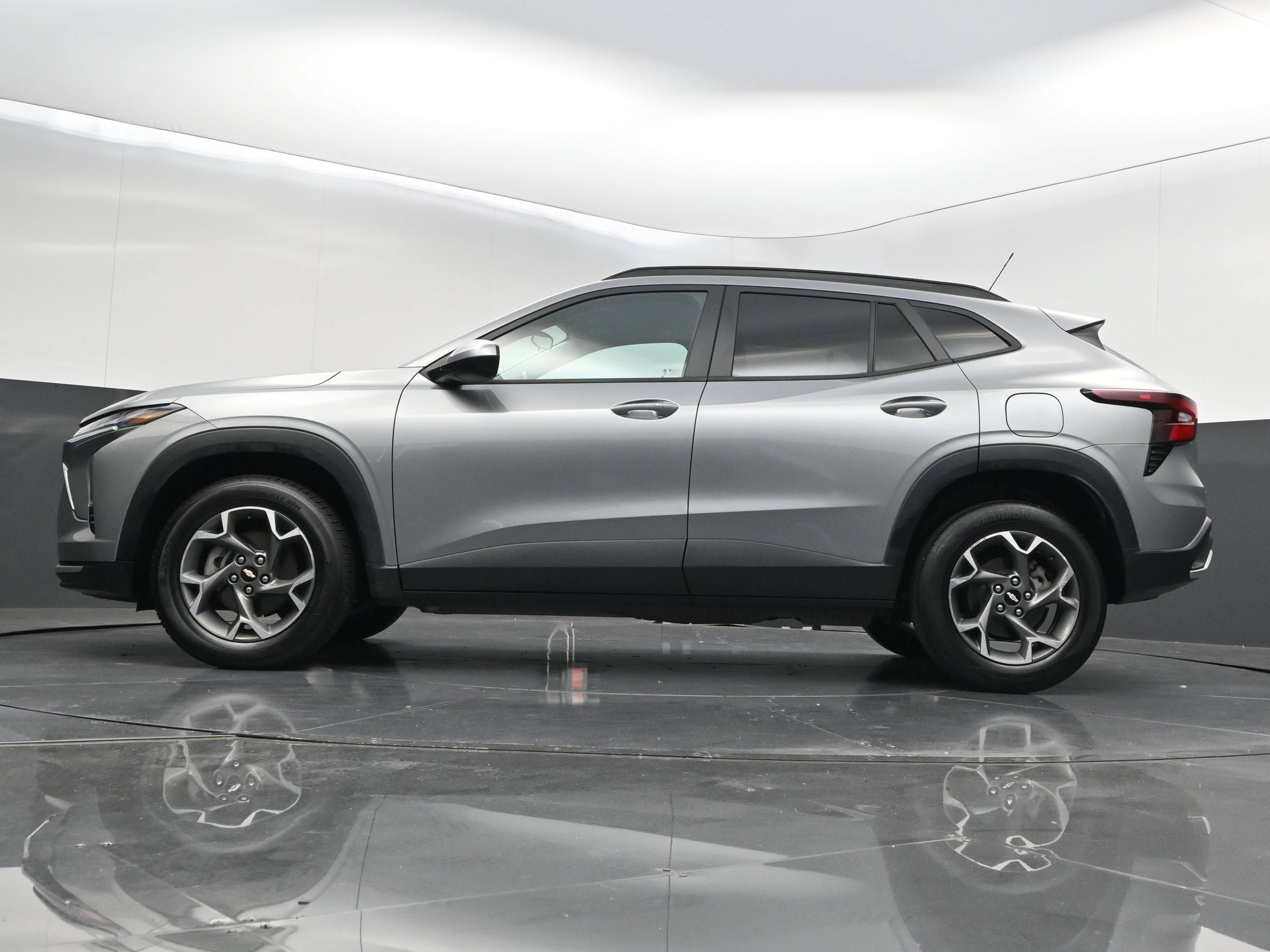 Certified 2024 Chevrolet Trax LT w/ Driver Confidence Package FWD image 41