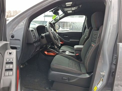 Used 2024 Nissan Frontier PRO-4X w/ Pro Convenience Package image 11