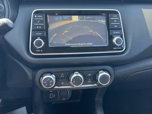 Used 2022 Nissan Kicks S image 23