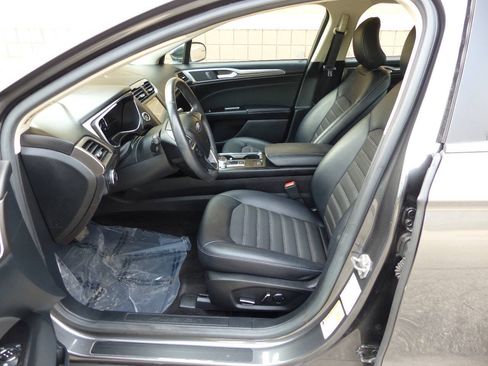 Used 2017 Ford Fusion SE w/ Equipment Group 201A FWD image 23