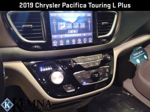 Used 2019 Chrysler Pacifica Touring-L Plus image 19