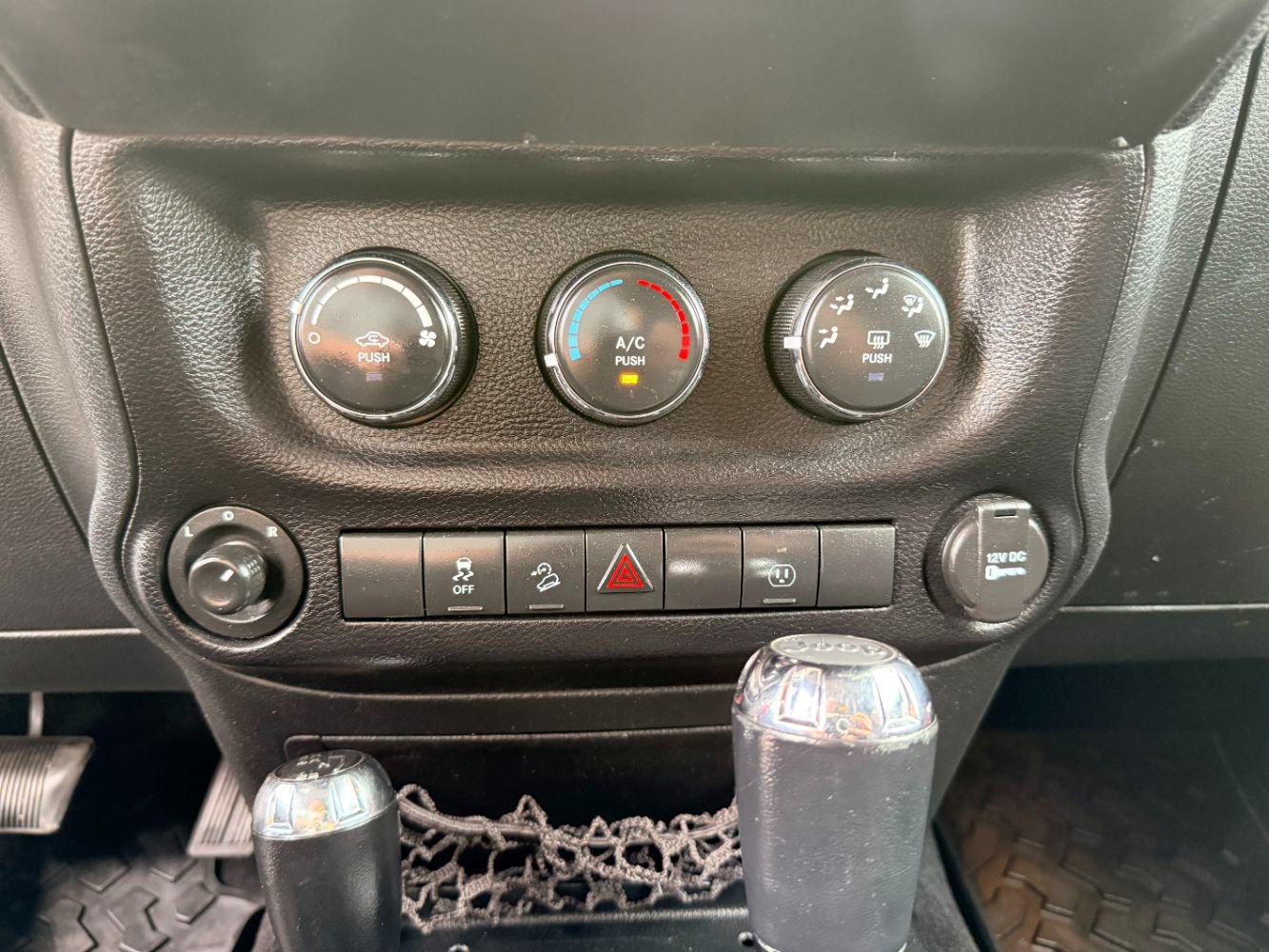 Used 2013 Jeep Wrangler Unlimited Rubicon w/ Dual Top Group AWD/4WD image 21