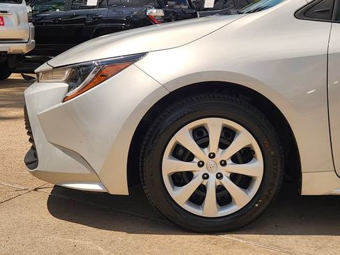 Used 2024 Toyota Corolla LE FWD image 5