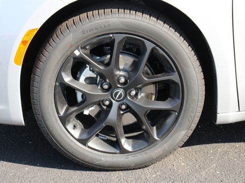 New 2026 Chrysler Pacifica Limited w/ S Appearance Package image 41