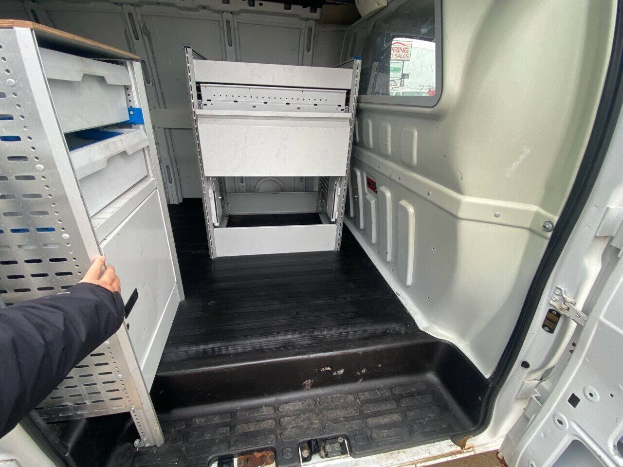 Used 2014 Chevrolet Express 2500 RWD image 4
