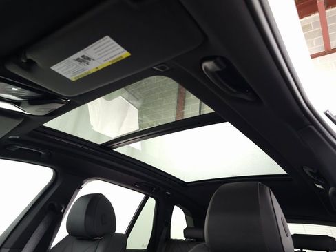 Used 2025 BMW X5 xDrive40i w/ Parking Assistance Package image 18