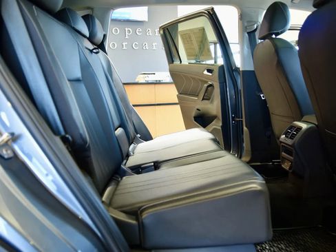 Used 2023 Volkswagen Tiguan SE image 21