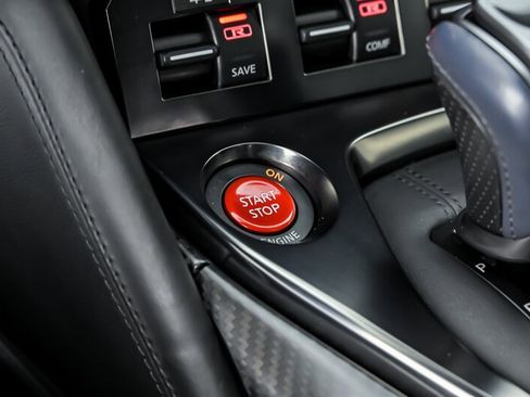 Used 2020 Nissan GT-R Premium AWD/4WD image 38