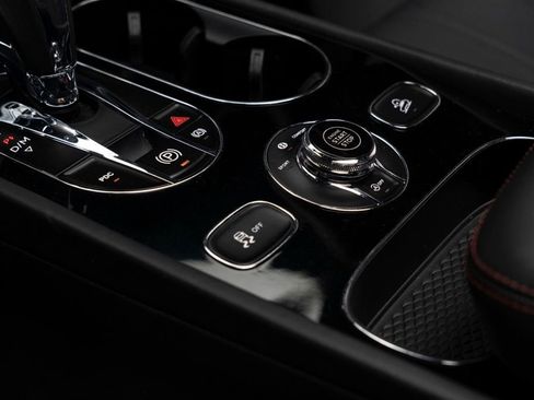 Used 2019 Bentley Bentayga V8 image 33