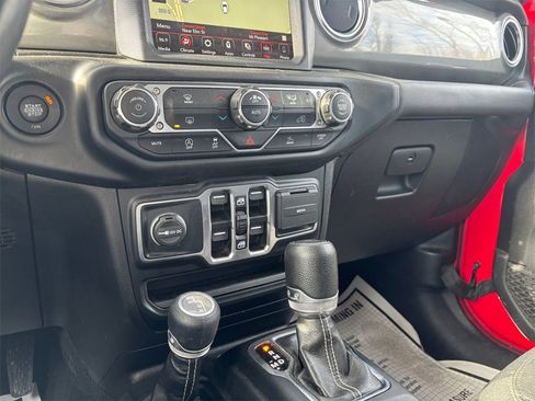 Used 2023 Jeep Gladiator Overland image 32