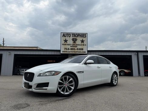 Used 2017 Jaguar XF Premium AWD/4WD image 38