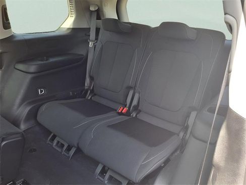 Used 2023 Jeep Grand Cherokee L Laredo image 21