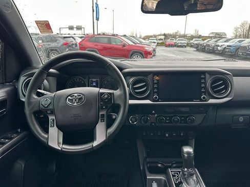 Used 2021 Toyota Tacoma TRD Off-Road w/ Technology Package image 15