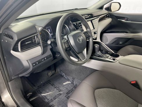 Used 2020 Toyota Camry LE image 9