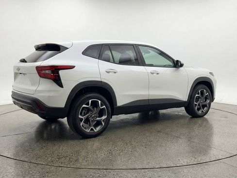 Used 2025 Chevrolet Trax LT image 9