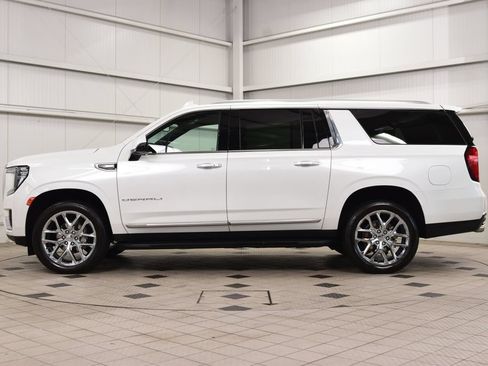Used 2024 GMC Yukon XL Denali AWD/4WD image 4