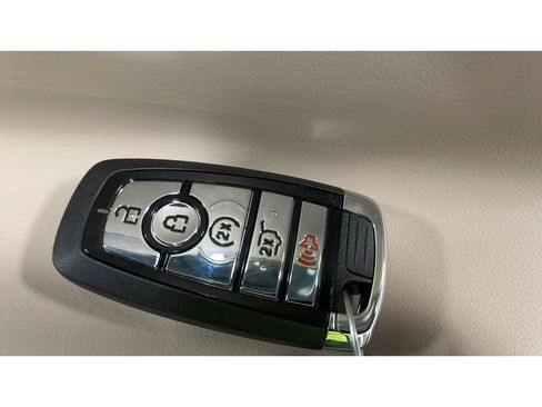 Used 2024 Lincoln Corsair AWD w/ Towing Package image 19