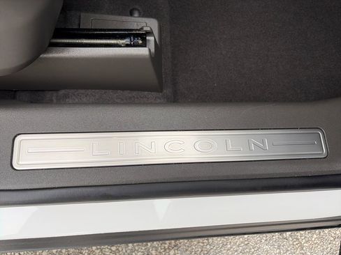 Used 2025 Lincoln Nautilus Premier image 14