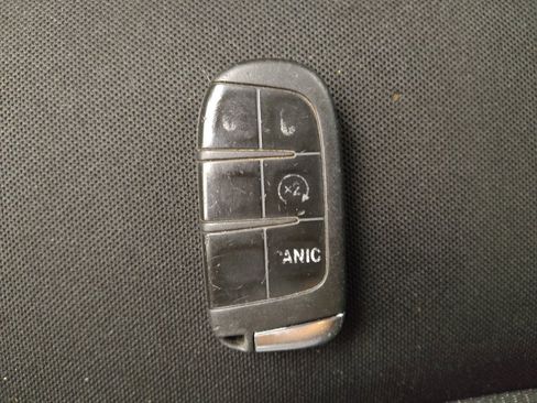 Used 2015 Jeep Renegade Latitude w/ Popular Equipment Group AWD/4WD image 32