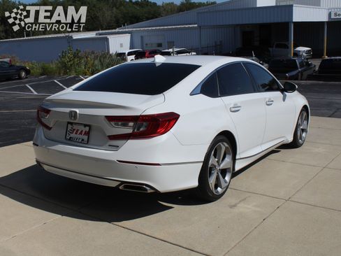 Used 2018 Honda Accord Touring image 4