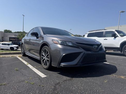 Used 2023 Toyota Camry SE FWD image 8