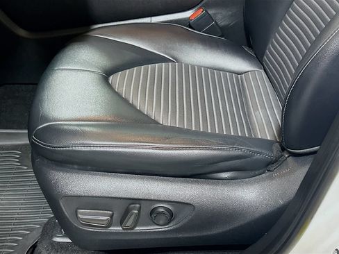 Used 2022 Toyota Highlander XSE FWD image 16