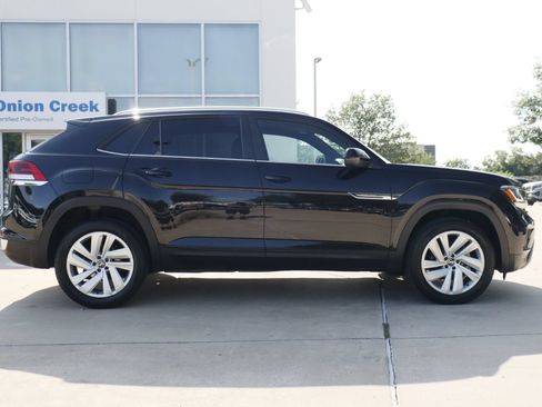 Used 2023 Volkswagen Atlas Cross Sport SE FWD image 4