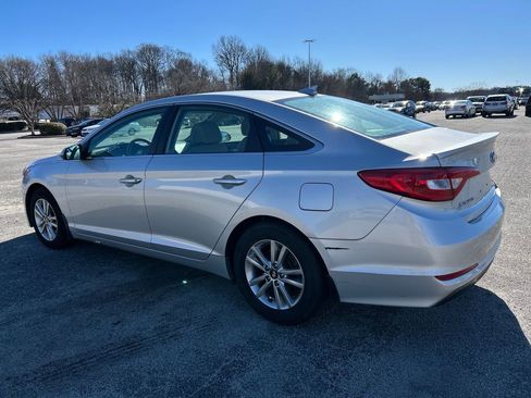 Used 2017 Hyundai Sonata SE image 3