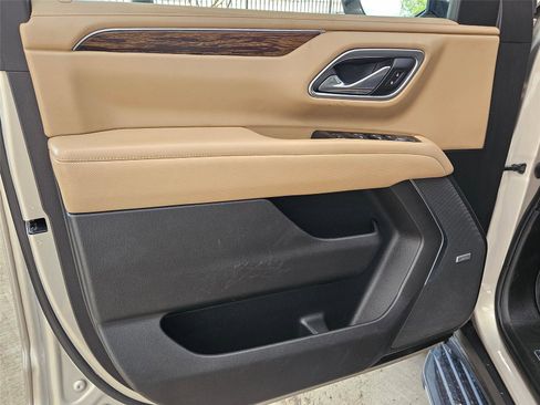 Used 2021 Chevrolet Tahoe Premier w/ Premium Package RWD image 22