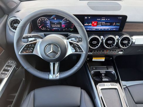 Used 2026 Mercedes-Benz GLB 250 image 28