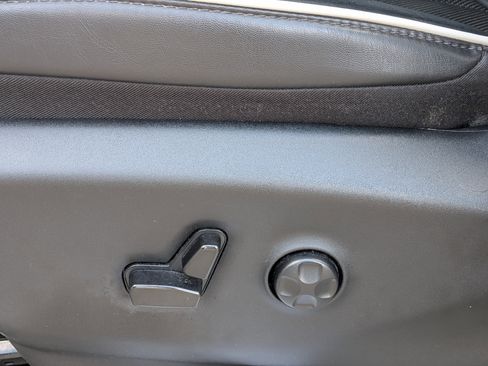 Used 2024 Chrysler Pacifica Limited FWD image 23