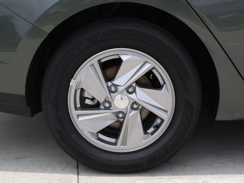 Certified 2026 Hyundai Elantra SE FWD image 8