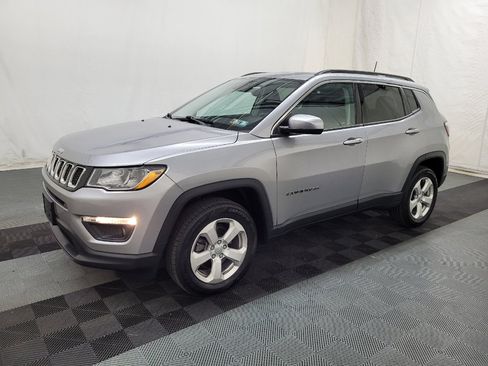 Used 2018 Jeep Compass Latitude w/ Popular Equipment Group AWD/4WD image 2