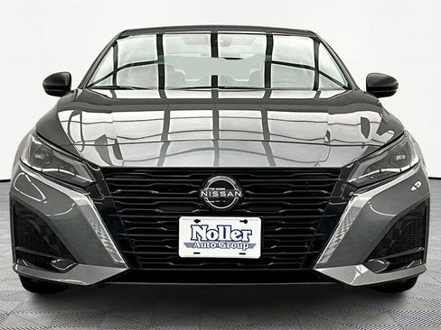 Used 2024 Nissan Altima 2.5 S image 3