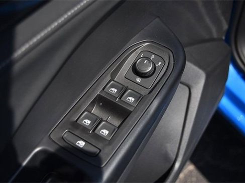 New 2025 Volkswagen Taos SE image 8