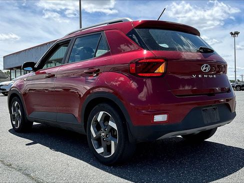 Certified 2023 Hyundai Venue Limited w/ Cargo Package FWD image 3