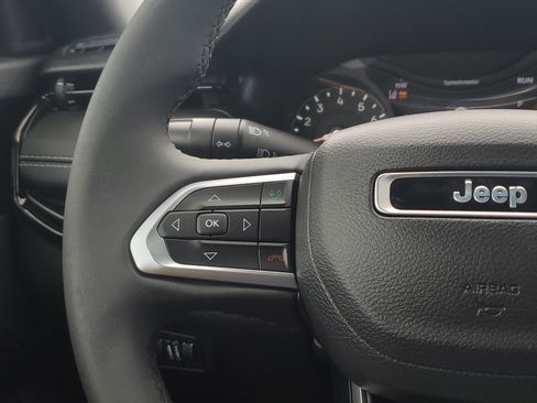 Used 2023 Jeep Compass Latitude AWD/4WD image 21
