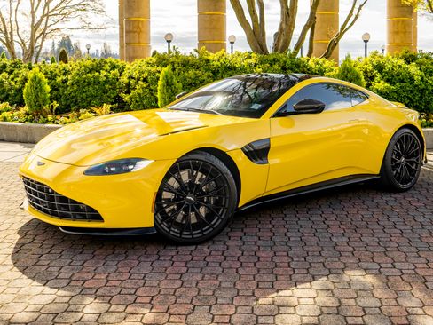 Used 2023 Aston Martin V8 Vantage Coupe image 30